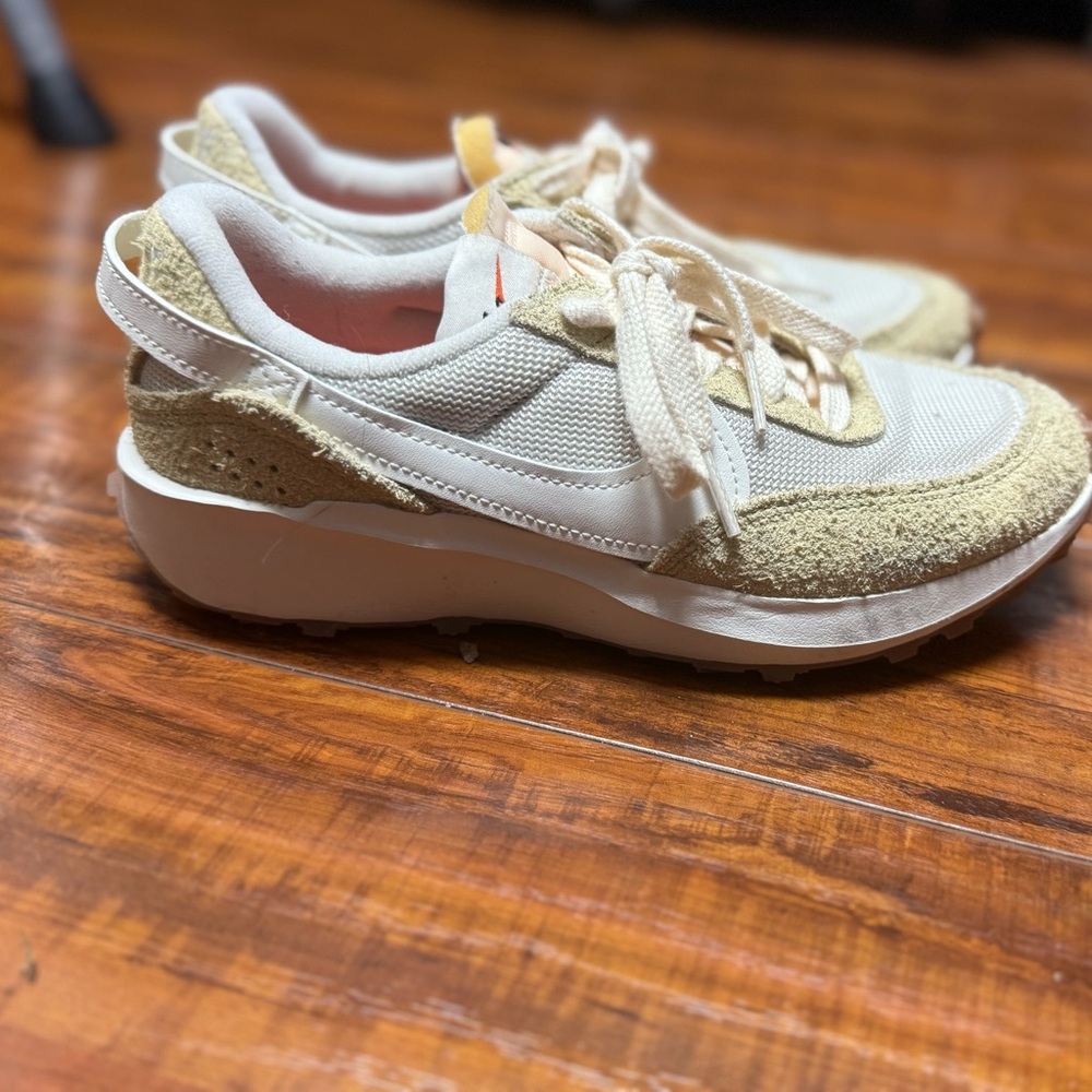 Women's Nike Waffle Debut Light Bone Sail Brown Gum Bottom